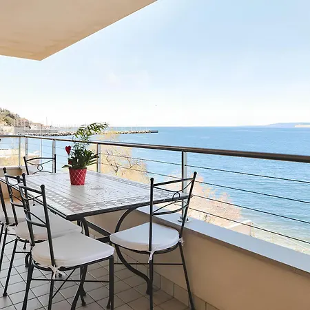 Attico Riva Mare Apartment *