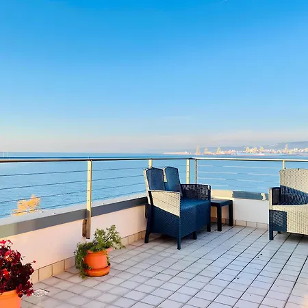 Attico Riva Mare * Муджа